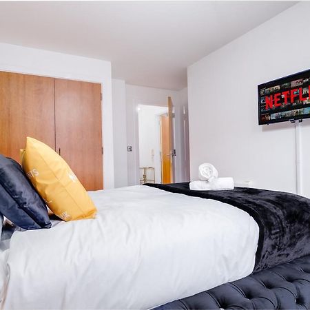 Maevela Apartments - Arcadian Versace Themed Apt ☆ Huge Balcony / Free Parking → Free Netflix -2 Min Walk From Birmingham Hippodrome Theatre, Arcadian, China Town, Sidewalk Club, Gay Village, 5 Mins From New Street Train Station - Birmingham Grand Ce ภายนอก รูปภาพ
