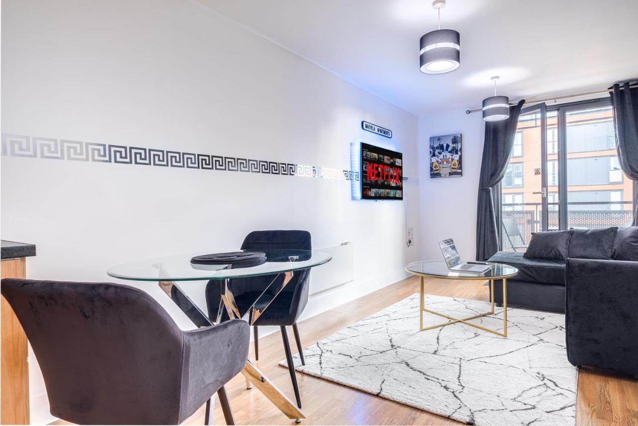 Maevela Apartments - Arcadian Versace Themed Apt ☆ Huge Balcony / Free Parking → Free Netflix -2 Min Walk From Birmingham Hippodrome Theatre, Arcadian, China Town, Sidewalk Club, Gay Village, 5 Mins From New Street Train Station - Birmingham Grand Ce ภายนอก รูปภาพ