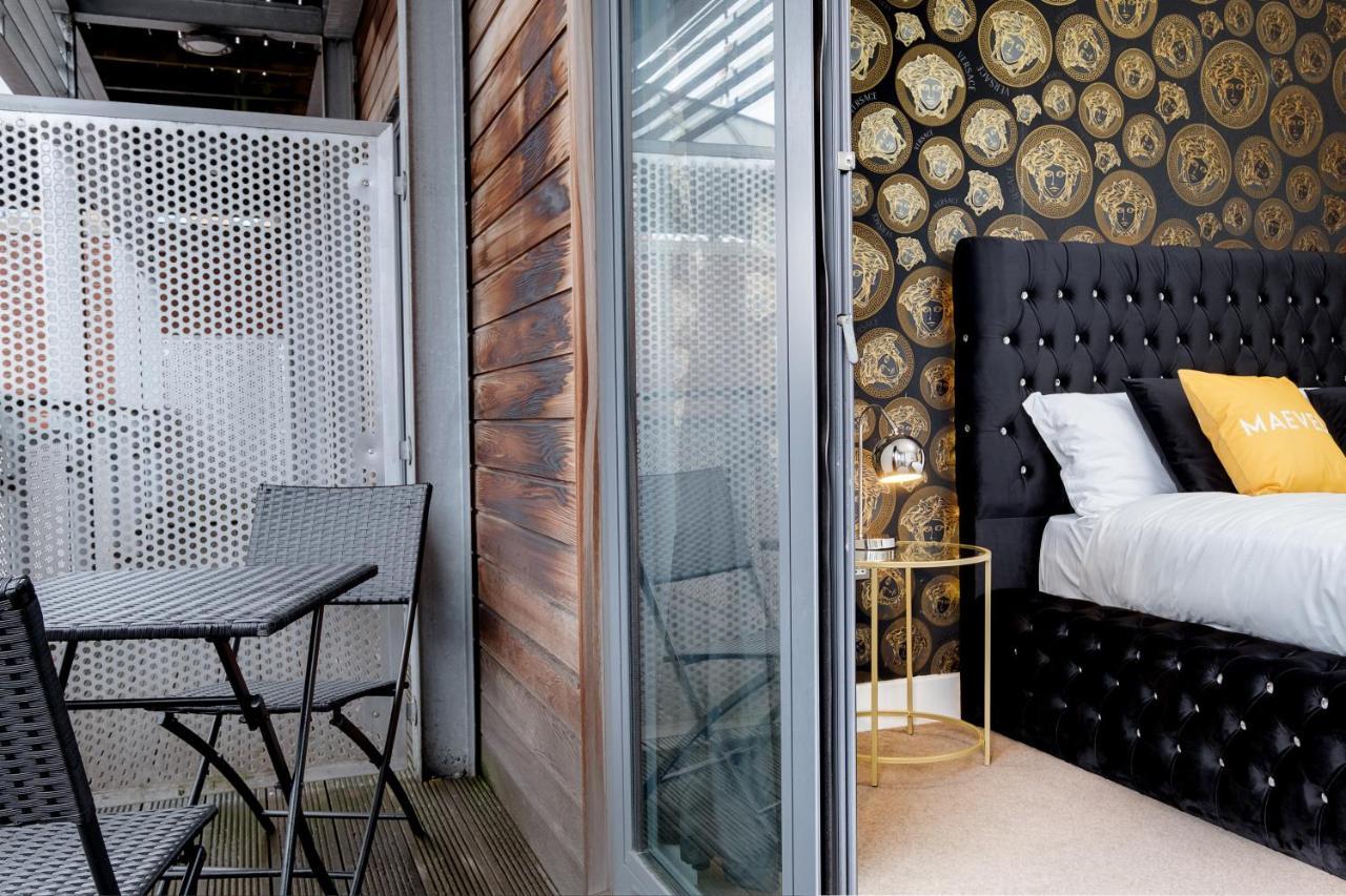 Maevela Apartments - Arcadian Versace Themed Apt ☆ Huge Balcony / Free Parking → Free Netflix -2 Min Walk From Birmingham Hippodrome Theatre, Arcadian, China Town, Sidewalk Club, Gay Village, 5 Mins From New Street Train Station - Birmingham Grand Ce ภายนอก รูปภาพ