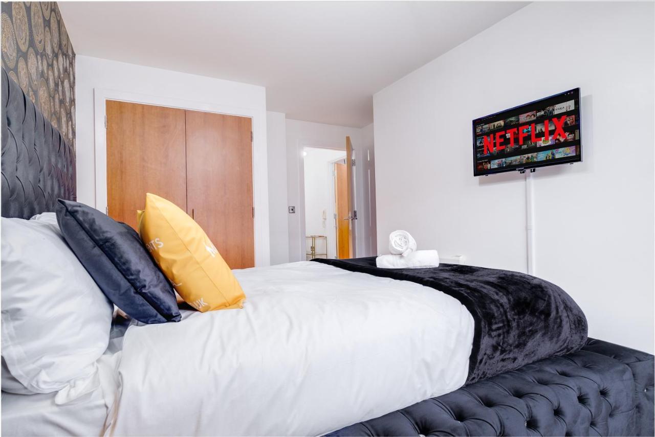 Maevela Apartments - Arcadian Versace Themed Apt ☆ Huge Balcony / Free Parking → Free Netflix -2 Min Walk From Birmingham Hippodrome Theatre, Arcadian, China Town, Sidewalk Club, Gay Village, 5 Mins From New Street Train Station - Birmingham Grand Ce ภายนอก รูปภาพ