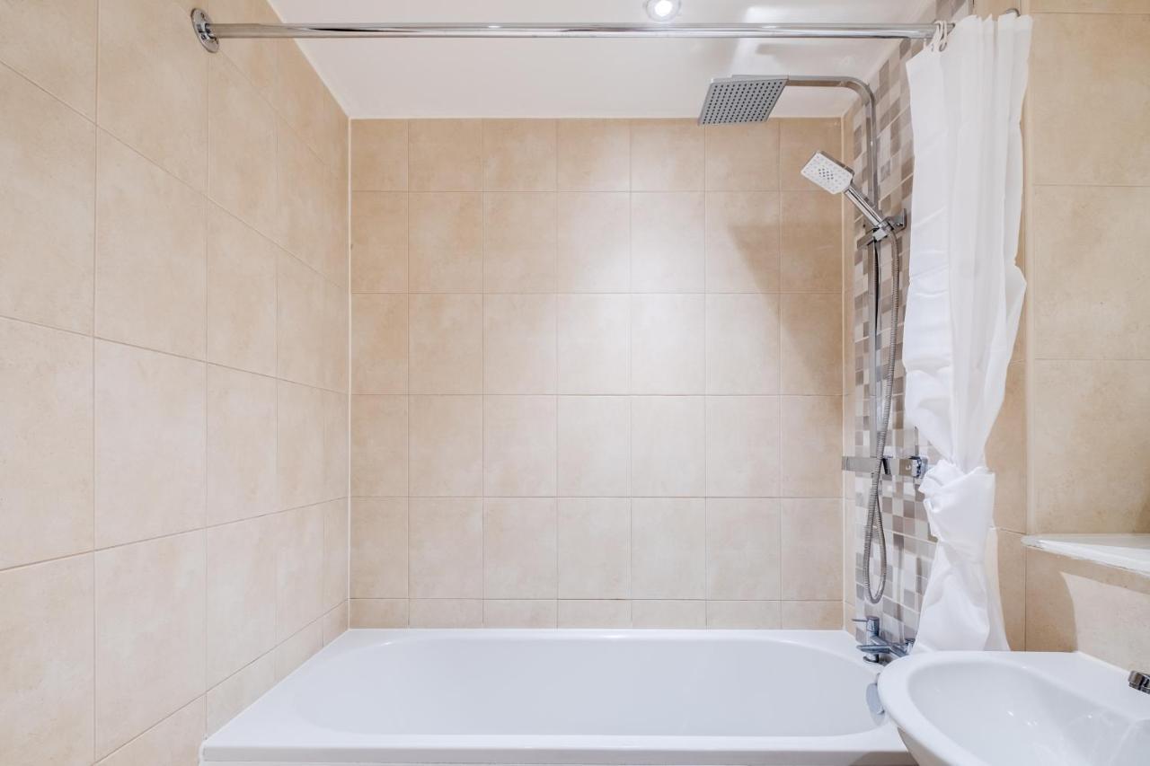 Maevela Apartments - Arcadian Versace Themed Apt ☆ Huge Balcony / Free Parking → Free Netflix -2 Min Walk From Birmingham Hippodrome Theatre, Arcadian, China Town, Sidewalk Club, Gay Village, 5 Mins From New Street Train Station - Birmingham Grand Ce ภายนอก รูปภาพ