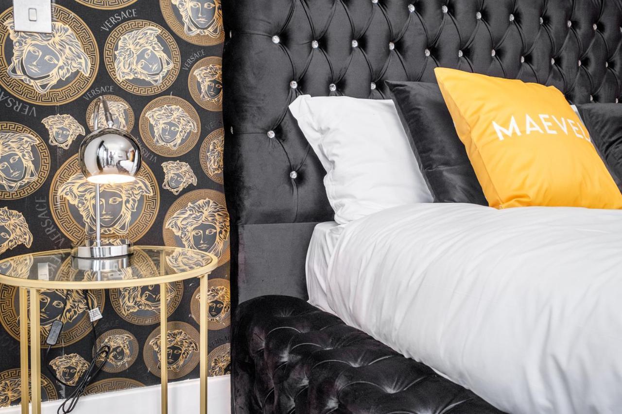 Maevela Apartments - Arcadian Versace Themed Apt ☆ Huge Balcony / Free Parking → Free Netflix -2 Min Walk From Birmingham Hippodrome Theatre, Arcadian, China Town, Sidewalk Club, Gay Village, 5 Mins From New Street Train Station - Birmingham Grand Ce ภายนอก รูปภาพ
