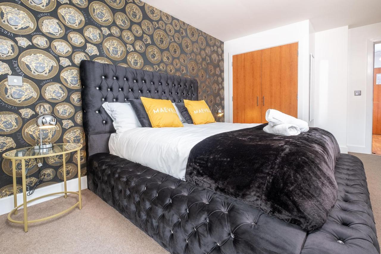 Maevela Apartments - Arcadian Versace Themed Apt ☆ Huge Balcony / Free Parking → Free Netflix -2 Min Walk From Birmingham Hippodrome Theatre, Arcadian, China Town, Sidewalk Club, Gay Village, 5 Mins From New Street Train Station - Birmingham Grand Ce ภายนอก รูปภาพ