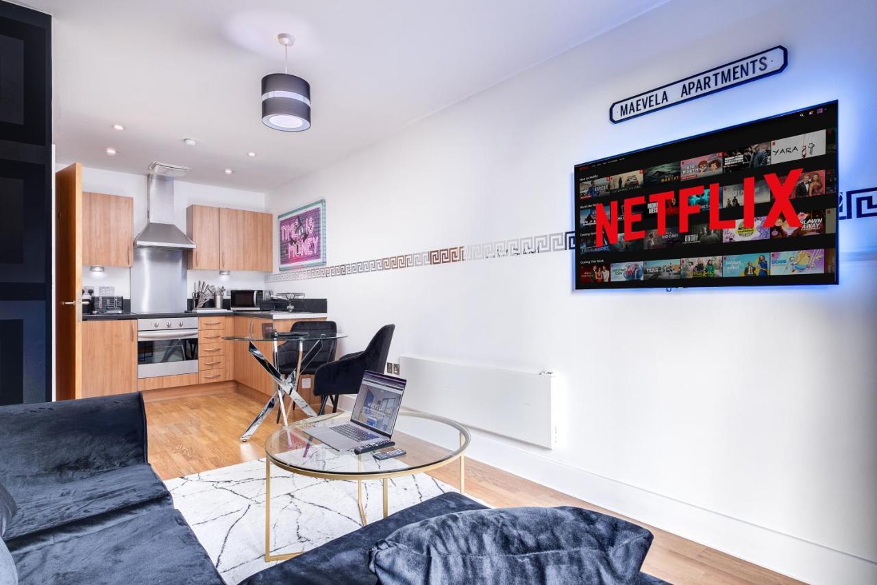Maevela Apartments - Arcadian Versace Themed Apt ☆ Huge Balcony / Free Parking → Free Netflix -2 Min Walk From Birmingham Hippodrome Theatre, Arcadian, China Town, Sidewalk Club, Gay Village, 5 Mins From New Street Train Station - Birmingham Grand Ce ภายนอก รูปภาพ